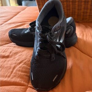 BROOKS WOMENS ORTHO SUPPORT Black Athletic Shoes